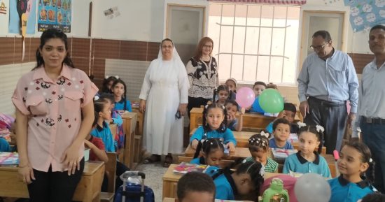 مدارس الأقصر تستقبل الطلاب بالكتب والهدايا مع بداية العام الجديد