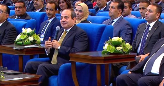 الرئيس السيسى لـ"شباب الجامعات": فرص العمل فى قطاع الاتصالات كبيرة