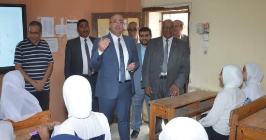 محافظ بنى سويف يطمئن على انتظام الدراسة مع بداية الفصل الأول من العام الجديد