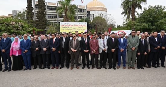 نواب رئيس جامعة الفيوم يشهدون تحية العلم فى أول يوم دراسى