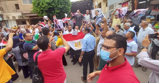 أهالى طنطا يحتفلون بذكرى نصر أكتوبر ويطالبون الرئيس السيسى للرئاسة.. صور