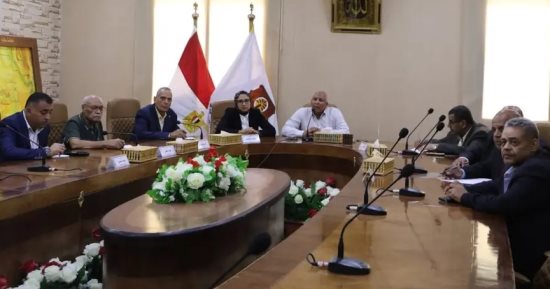 محافظ الوادى الجديد يقرر حظر حضور المعلمين دون الالتزام بالزى الموحد