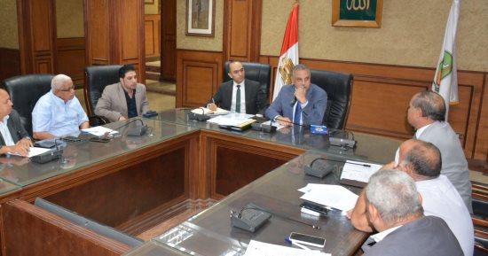محافظ سوهاج يترأس اجتماع المجلس الاقتصادى الاجتماعى لإبراز حجم الإنجازات بالدولة