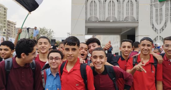 طلاب الشرقية يحتفلون بنصر أكتوبر ويطالبون الرئيس السيسى بالترشح.. صور
