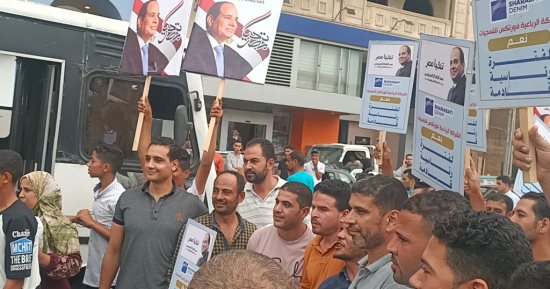 الآلاف يحتشدون في المنوفية احتفالا بنصر أكتوبر ويدعمون السيسي بالانتخابات.. صور