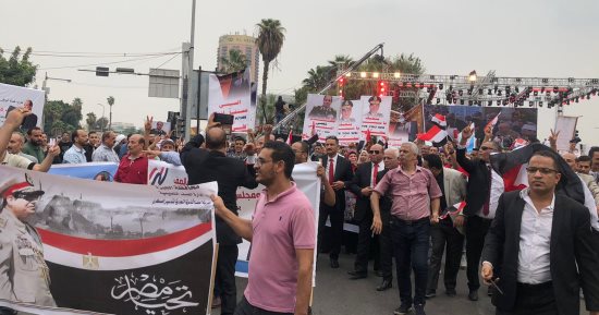 معلمو الجيزة يحتشدون بميدان الجلاء لمناشدة السيسى بالترشح للانتخابات الرئاسية