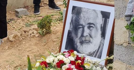 شاهد قبر الروائى خالد خليفة فارس الرواية السورية
