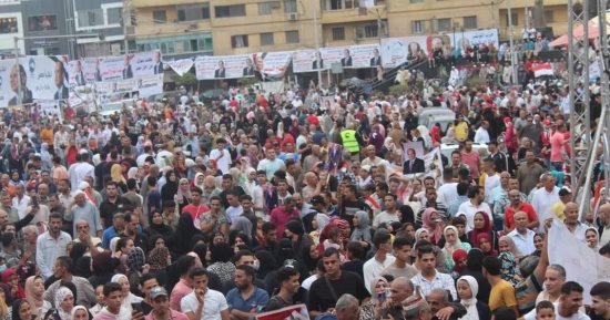 مئات الآلاف بالمنصورة يحتفلون بذكرى نصر أكتوبر ويطالبون السيسي بالترشح.. صور