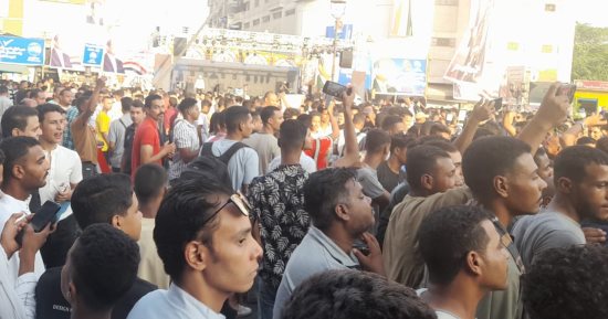 الآلاف فى ميدان الساعة بقنا احتفالا بنصر أكتوبر ومطالبة الرئيس السيسي بالترشح.. صور