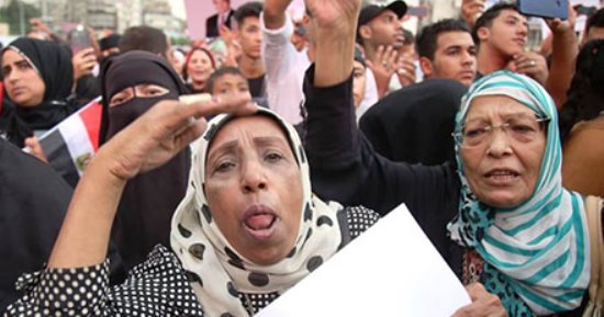 مشاركة كبيرة للمرأة باحتفالية مناشدة الرئيس السيسى بالترشح لفترة جديدة.. صور