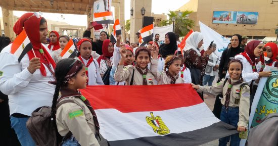 الآلاف يحتشدون فى ميدان أسوان للاحتفال بنصر أكتوبر ودعم ترشح الرئيس.. صور