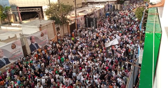 الآلاف بالإسكندرية يحتشدون في القائد إبراهيم لمطالبة الرئيس بالترشح.. صور