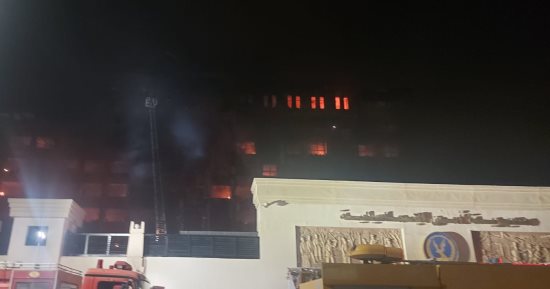 إكسترا نيوز: القوات المسلحة تدفع بسيارات إطفاء للسيطرة على حريق مديرية أمن الإسماعيلية
