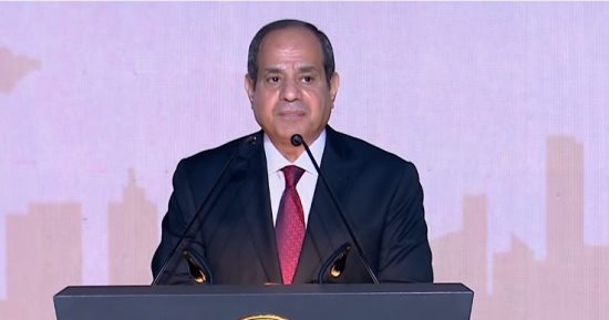 فنانون وأحزاب ومسؤولون يشيدون بتصريحات الرئيس السيسى بـ"حكاية وطن".. "دفاع النواب": الرئيس حريص على استكمال المشوار.. حسين فهمى: إنجازات الـ10 سنوات تفوق الوصف.. "حماة الوطن": مُنشغل دائما بالبناء