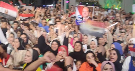 احتفالات ضخمة بميادين القاهرة والجيزة عقب إعلان الرئيس السيسي ترشحه للانتخابات
