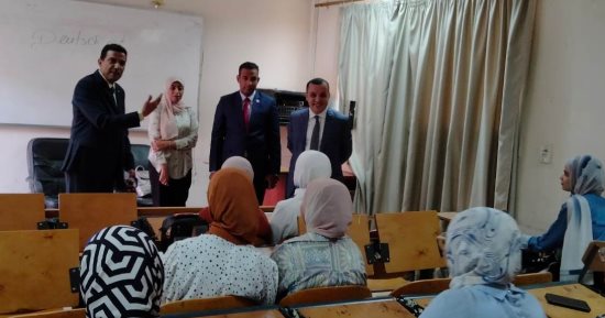 كلية الألسن جامعة الأقصر تنظم لقاءات تعريفية للطلاب الجدد بجميع الأقسام.. صور