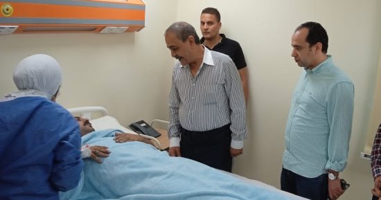 محافظ الإسماعيلية يطمئن على حالة المصابين بحريق مديرية الأمن