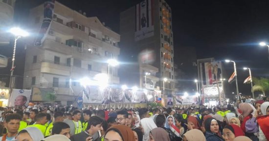 فرحة عارمة بميادين سوهاج احتفالا بإعلان الرئيس السيسى ترشحه للرئاسة.. صور