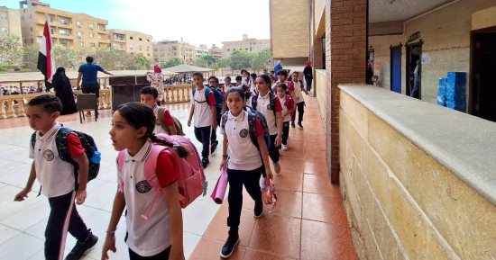 انتظام الدراسة بالجيزة وإحالة مدير للتحقيق بسبب عدم جاهزية المدرسة