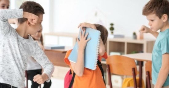 إتيكيت التعامل مع مشاكل الأبناء فى المدرسة بين الزملاء والمعلمين 