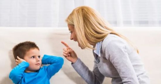ما تقفلوش على الواحدة.. رصدك الدائم لأخطاء طفلك يخلق شخصية ضعيفة