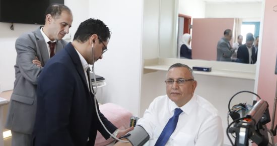 عبد السند يمامة ينتهى من إجراء الكشف الطبى الخاص بانتخابات الرئاسة.. صور 