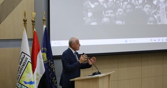 محافظ جنوب سيناء يلقى محاضرة لطلاب جامعة الملك سلمان بعنوان "أبطال النصر.. وتحدى العصر"‎
