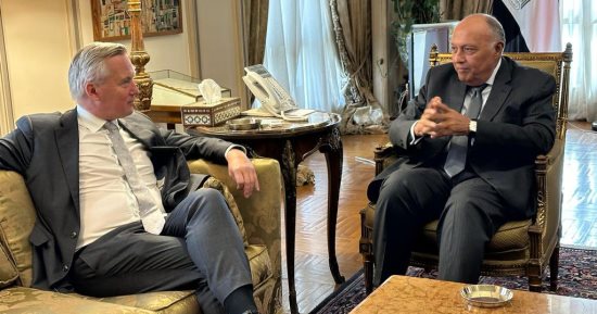 سامح شكري يستعرض جهود مصر لمكافحة الهجرة غير الشرعية بلقاء وزير هولندى