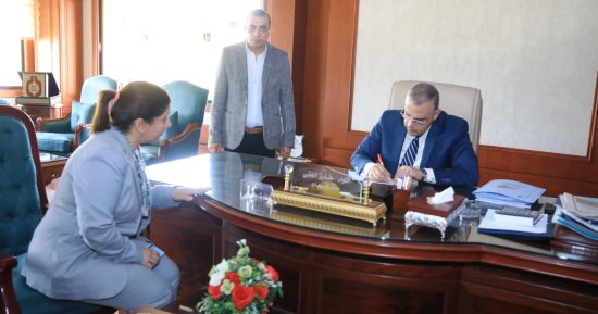 محافظ سوهاج يوجه بتلبية طلبات المواطنين للتأمين الصحى والقوى العاملة لحل شكاواهم