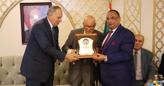 رئيس "قضايا الدولة" يكرم رؤساء ونواب الهيئة السابقين.. صور  