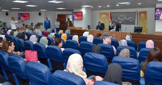 محافظ الإسكندرية يفتتح ندوة برنامج "المرأة تقود في المحافظات المصرية"   