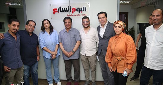 فاروق جعفر يزور اليوم السابع ويشيد بماكينة العمل داخل المؤسسة