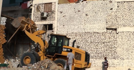 رفع 260 طن مخلفات وقمامة ضمن حملات النظافة بمدينة أسوان.. صور