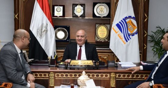 محافظ قنا يوجه بوضع خطة لتحسين الخدمات الطبية والعلاجية المقدمة للمواطنين
