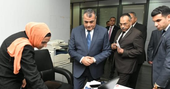وزير الإنتاج الحربى يجرى زيارة تفقدية مفاجئة لمركز التميز العلمى والتكنولوجى
