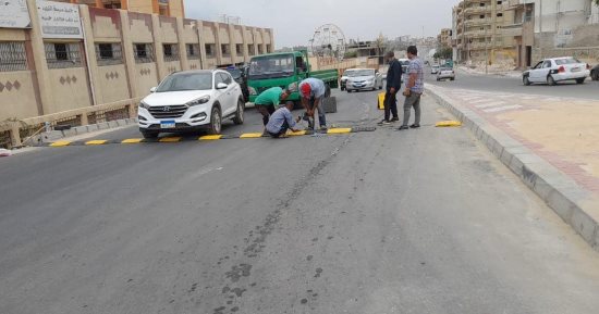 تركيب مطبات صناعية أمام المدارس فى مدينة العريش للحفاظ على حياة الطلاب