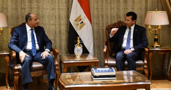 وزير الرياضة يستقبل وزير الطيران بمقر الوزارة بالعاصمة الإدارية الجديدة