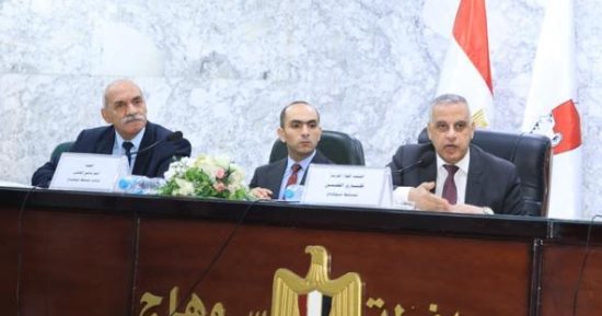 محافظ سوهاج يناقش موقف مشروعات "حياة كريمة" فى اجتماع القيادات التنفيذية