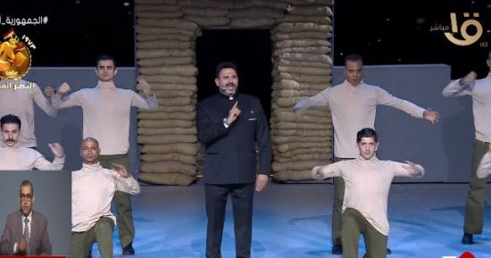 أكرم حسنى يقدم فقرة فنية بالندوة التثقيفية للقوات المسلحة بمناسبة نصر أكتوبر