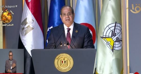 الرئيس السيسى فى ذكرى نصر أكتوبر: مصر حولت الجرح إلى طاقة عمل عظيمة عبرت بها الحاجز بين الهزيمة والنصر.. المصريون عازمون على الاحتفاظ بكل ذرة رمال فى بلادهم.. وتحية من القلب للزعيم القائد أنور السادات