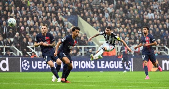 نيوكاسل يتقدم على باريس سان جيرمان 2-0 فى شوط من طرف واحد.. فيديو