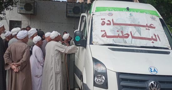 الكشف على 1050 مواطن فى قافلة طبية ضمن مبادرة "حياة كريمة" بنجع حمادى