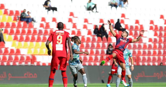 طارق حامد يقود ضمك لاكتساح الحزم برباعية فى الدورى السعودى