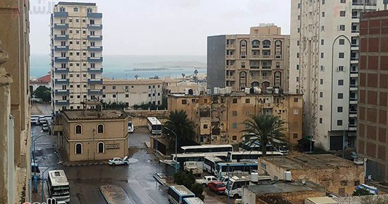 طقس مطروح .. أجواء غائمة وأمطار متقطعة بعد سيول أمس "صور"