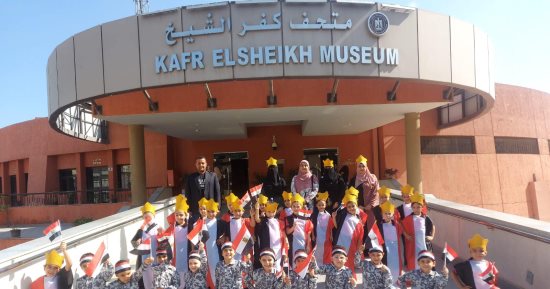 الأطفال يحتفلون بانتصارات أكتوبر بمتحف كفر الشيخ.. صور