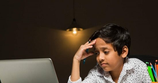نصائح تساعد ابنك على تحسين تحصيله في المذاكرة.. الترفيه مطلوب 