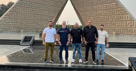 جهاز المنتخب الأولمبى يزور النصب التذكارى للجندى المجهوى فى ذكرى نصر أكتوبر