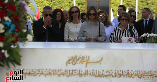 أسرة السادات تصل النصب التذكارى للاحتفال باليوبيل الذهبى لنصر أكتوبر.. صور