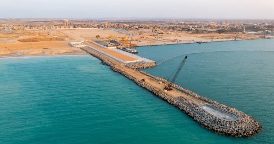 محافظ شمال سيناء: خدمات يومية تقدمها الدولة لأهالى سيناء بالتزامن مع تنفيذ مشروعات قومية عملاقة.. تنفيذ شبكات طرق ومحاور .. والعمل يتواصل فى تطوير ميناء العريش على ساحل البحر المتوسط