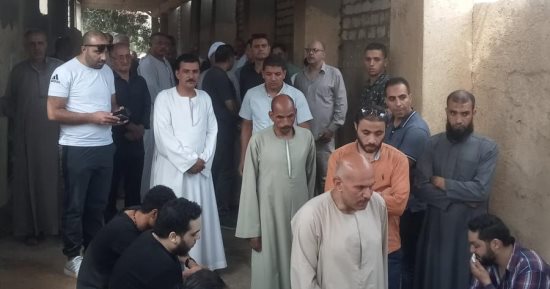 تشييع جنازة الفنان محمد بطاوي بمسقط رأسه فى الفيوم.. صور